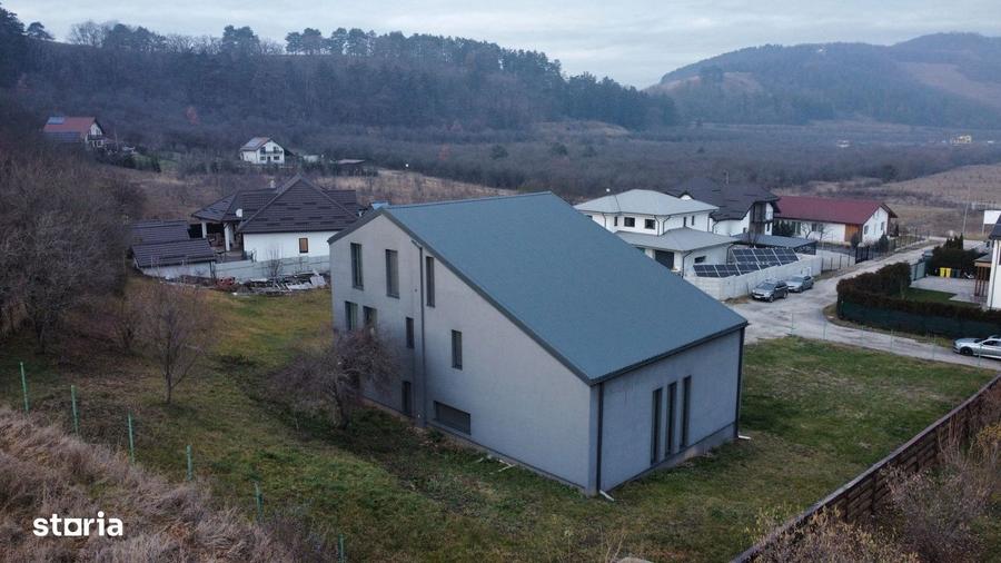 Casă cu 4 camere în Sânpetru