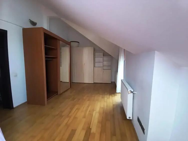 Casă cu 5 camere cu Teren 416 Mp în Central