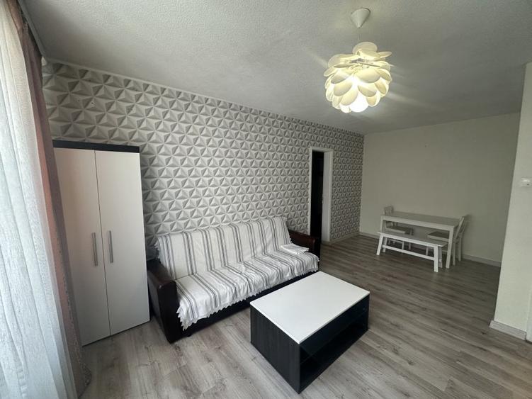 Apartament cu 2 camere semidecomandat, mobilat în Calea Victoriei