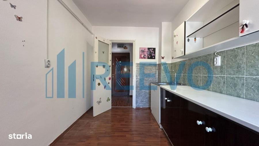 Apartament cu 2 camere semidecomandat în Podei