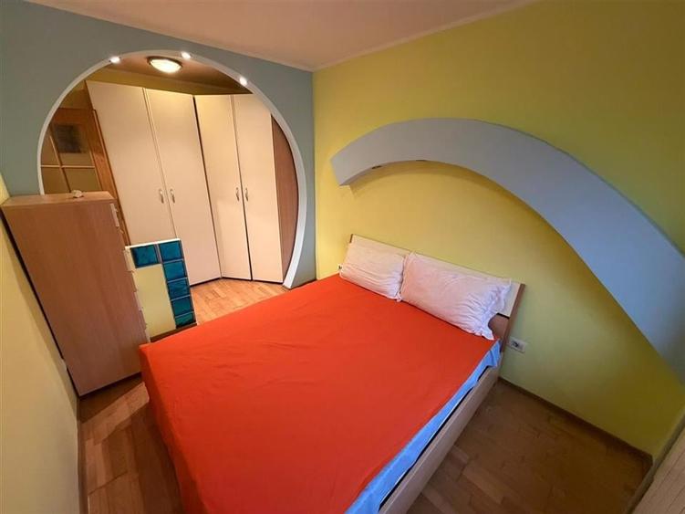 Apartament cu 3 camere decomandat, mobilat în Central