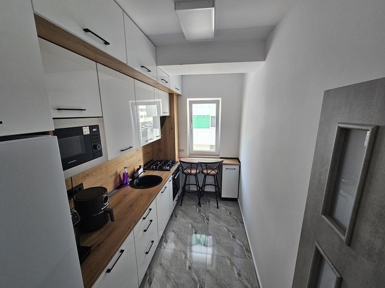 Apartament cu 2 camere decomandat în Roșu