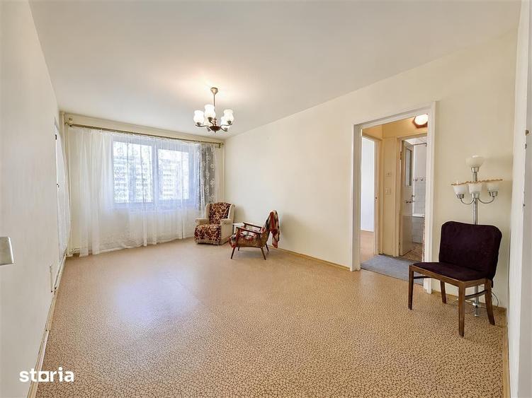 Apartament cu 3 camere semidecomandat în Griviței