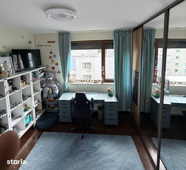 Apartament cu 3 camere, mobilat în Băneasa