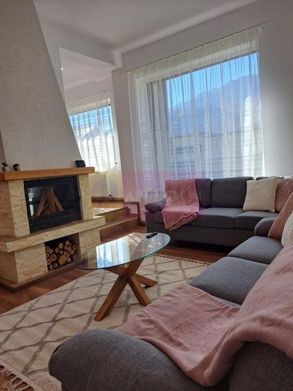 Casă individuală cu 7 camere cu Canalizare în Piatra Arsă