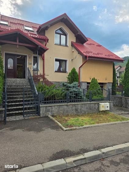 Casă cu 4 camere cu Teren 250 Mp în Bunloc