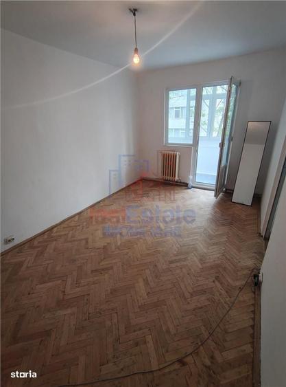 Apartament cu 3 camere semidecomandat în Alexandru cel Bun