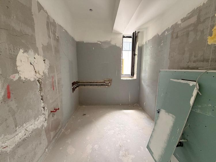 Apartament cu 3 camere decomandat în P-ța Muncii