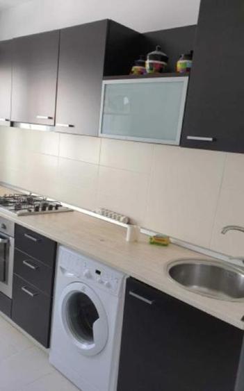 Apartament cu 4 camere semidecomandat în Dorobanți
