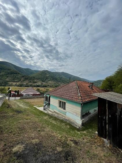 Casă cu Teren 840 Mp în Hășdău