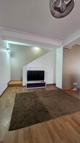 Penthouse cu 3 camere semidecomandat, mobilat în Vatra Luminoasă