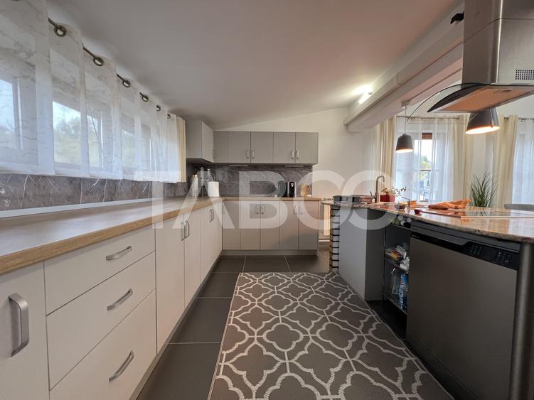 Apartament cu 5 camere semidecomandat, mobilat în Mănăștur