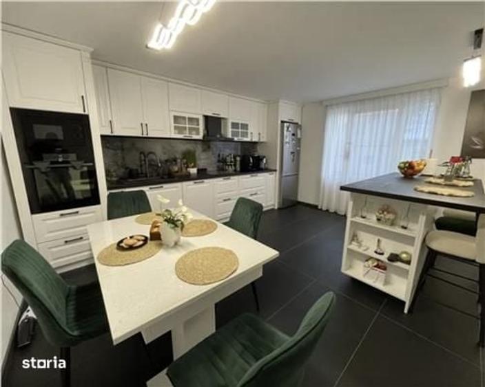 Casă cu 4 camere decomandat în Șura Mare
