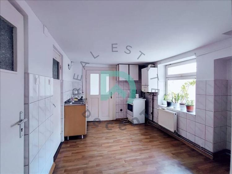 Apartament cu 5 camere semidecomandat în Brașovul Vechi