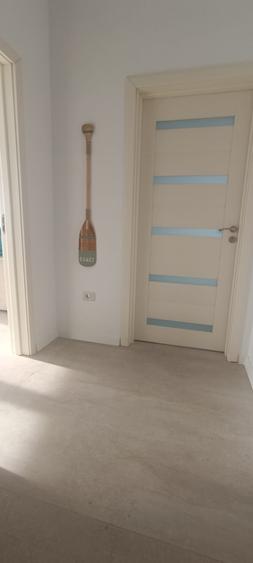 Apartament cu 2 camere semidecomandat, mobilat în Est