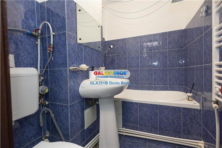 Apartament cu 3 camere semidecomandat în Tei