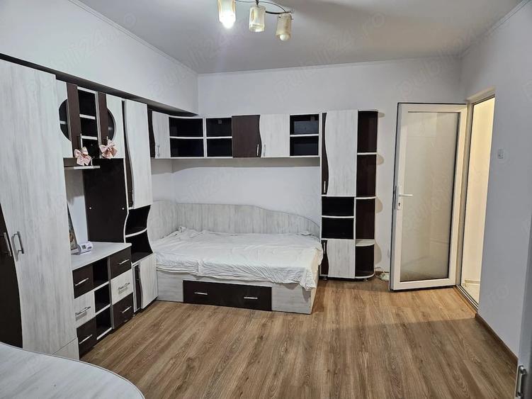 Garsonieră decomandată în Traian