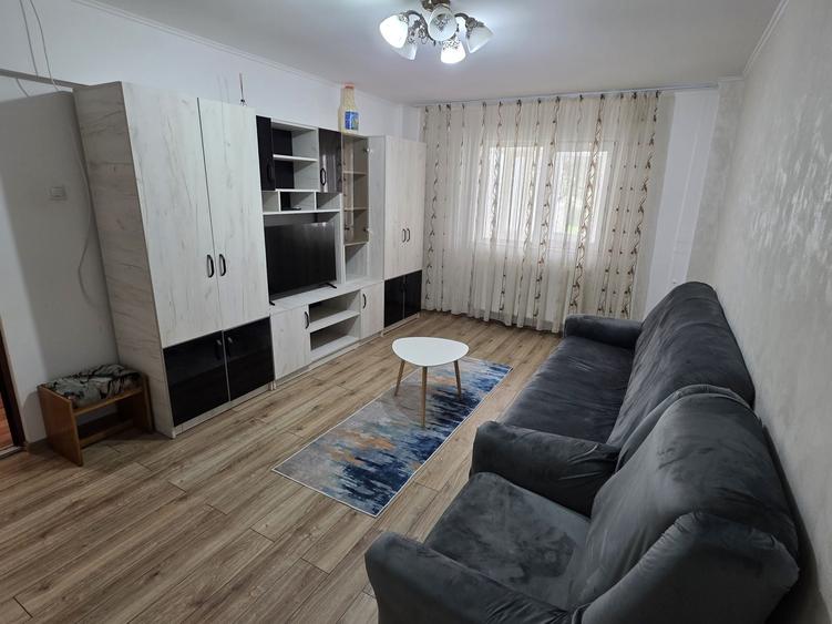 Apartament cu 3 camere decomandat în Prundu