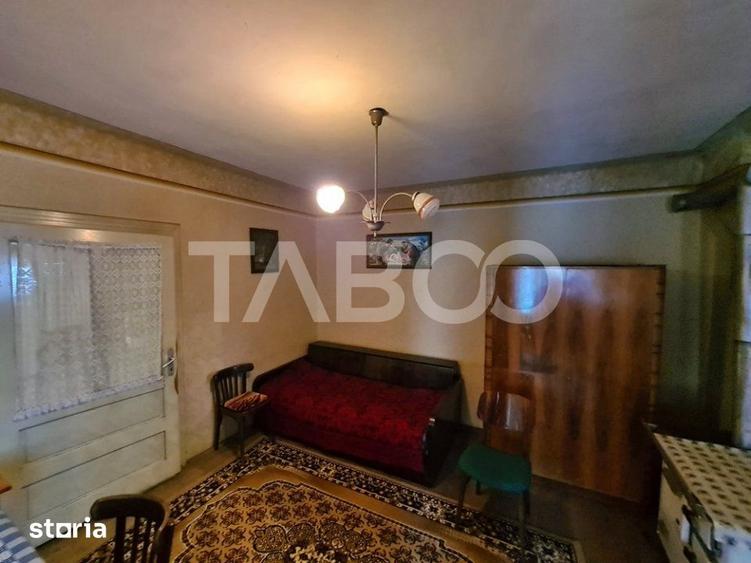 Casă cu 5 camere cu Teren 1400 Mp în Cut