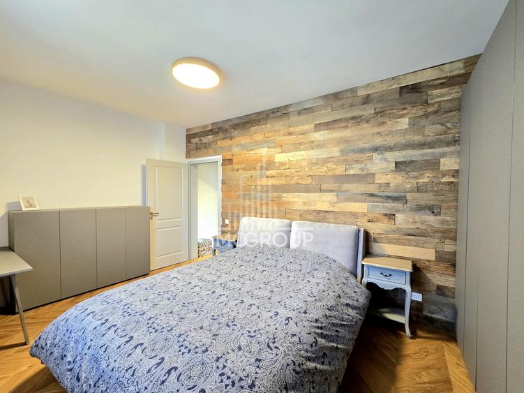 Apartament cu 4 camere semidecomandat, mobilat în Central