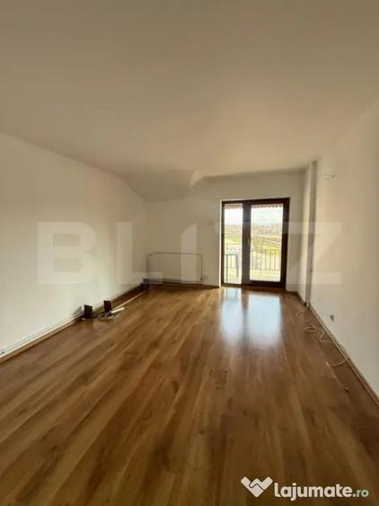 Casă cu 6 camere cu Teren 300 Mp în Central