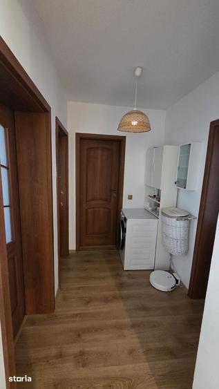 Apartament cu 4 camere decomandat în Florești