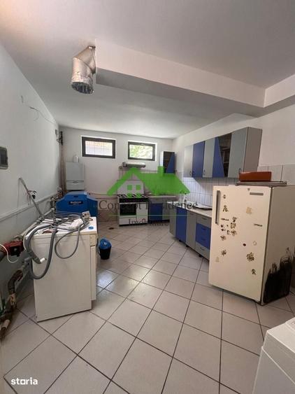 Casă cu 4 camere în Valea Roșie