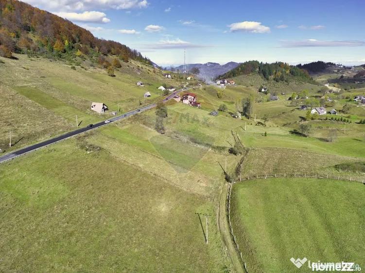 Teren de 4000 mp, în Fundata