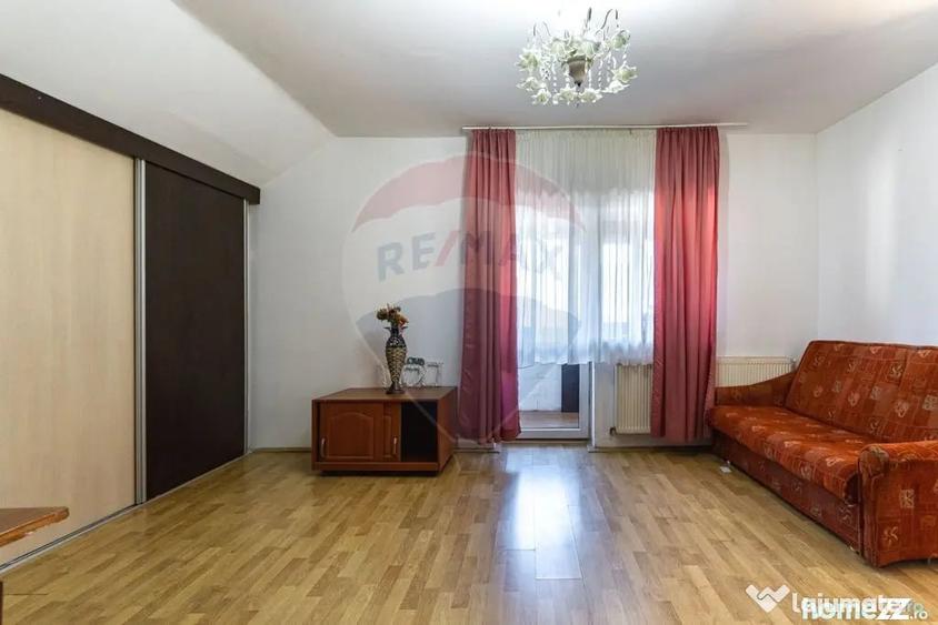 Apartament cu 3 camere nedecomandat în Central