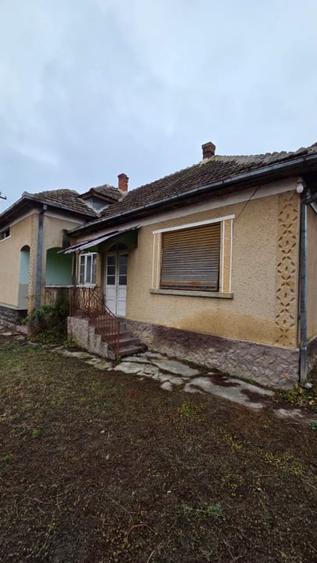 Casă individuală cu 3 camere cu Canalizare în Oar