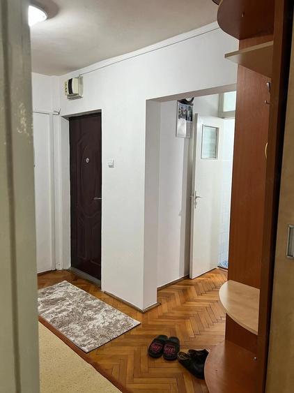 Apartament cu 3 camere decomandat în Aradului
