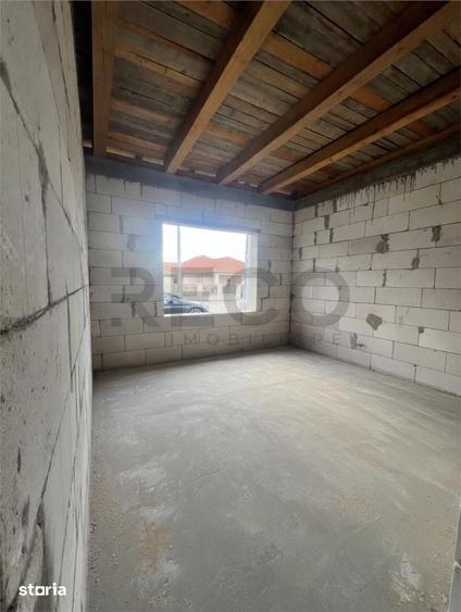 Casă cu 4 camere cu Teren 487 Mp în Sântandrei
