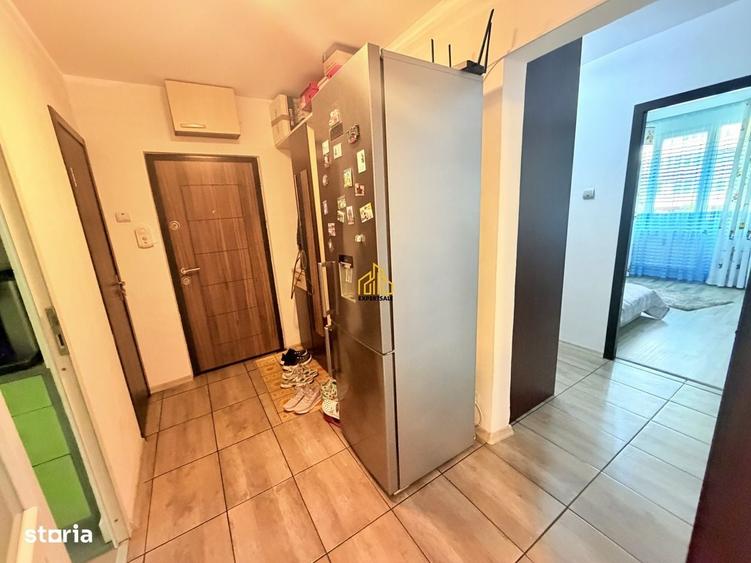 Apartament cu 4 camere decomandat în Central