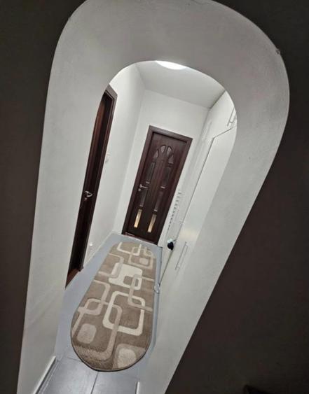 Apartament cu 3 camere decomandat, mobilat în Mircea cel Bătrân