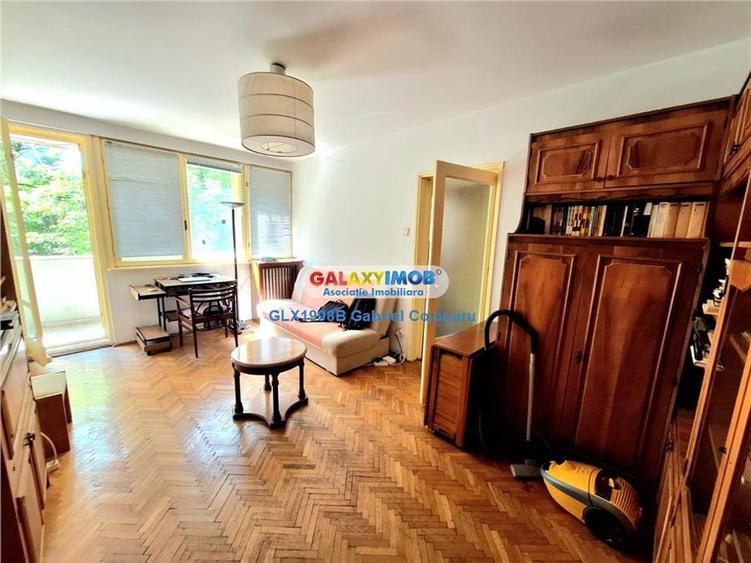 Apartament cu 3 camere semidecomandat în Baba Novac