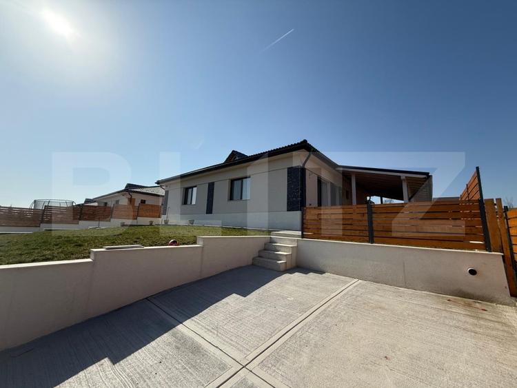 Casă individuală cu 3 camere cu Canalizare în Corușu