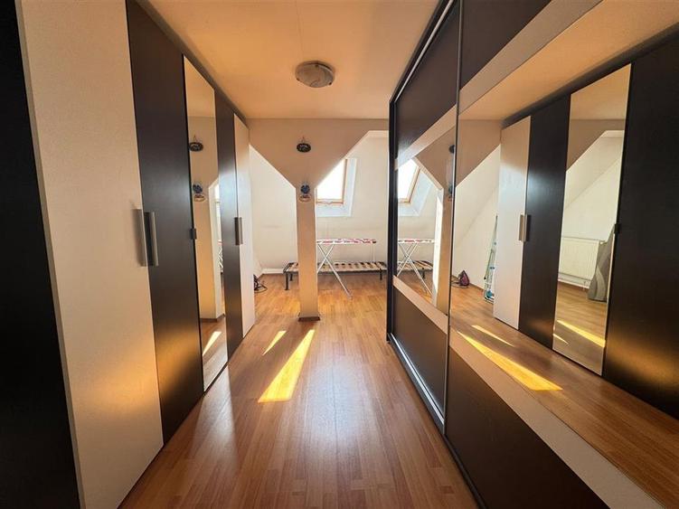 Apartament cu 3 camere decomandat, mobilat în Vasile Aaron