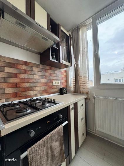 Apartament cu 3 camere semidecomandat, mobilat în Rahova