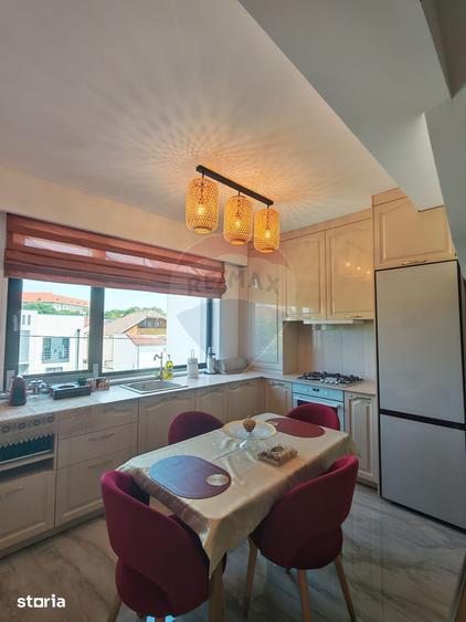 Apartament cu 3 camere, mobilat în Central