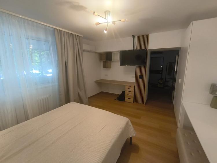 Garsonieră decomandată în Gorjului