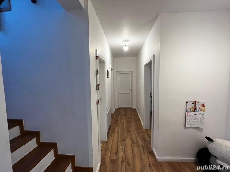 Casă cu 5 camere în Dezmir