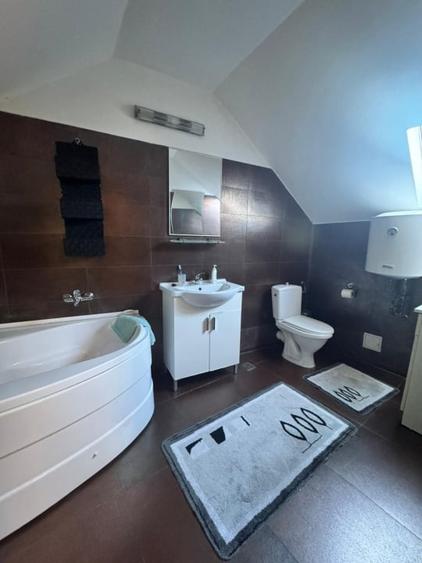 Casă individuală cu 7 camere cu Canalizare în Aeroport