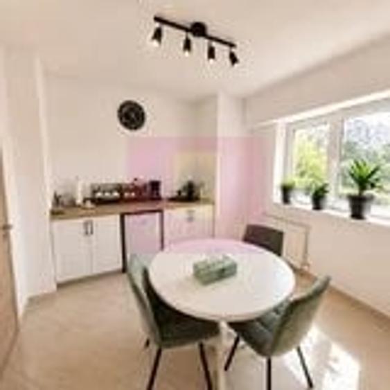 Apartament cu 5 camere decomandat în Unirii