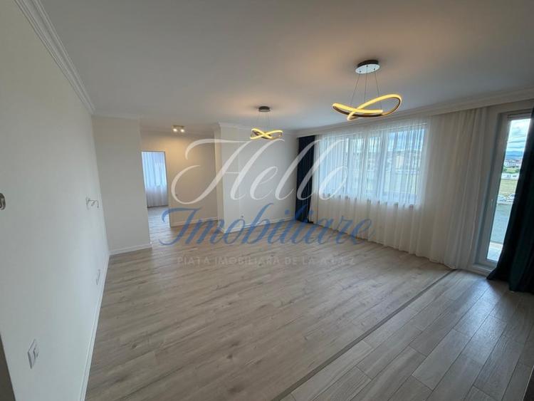 Apartament cu 4 camere decomandat în Florești
