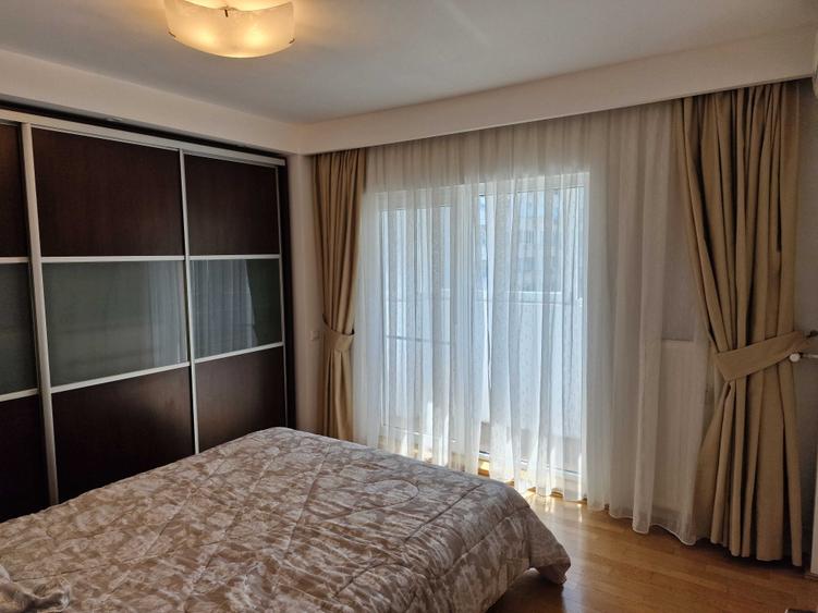 Apartament cu 4 camere decomandat în Decebal
