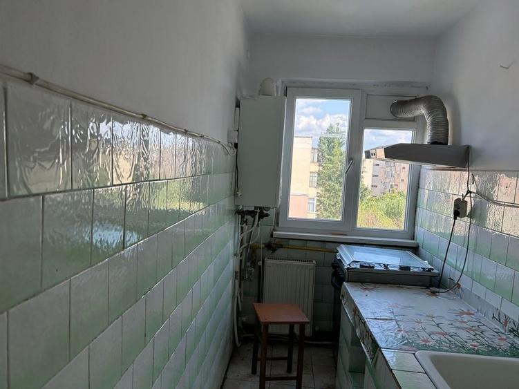 Apartament cu 2 camere semidecomandat în 9 Mai