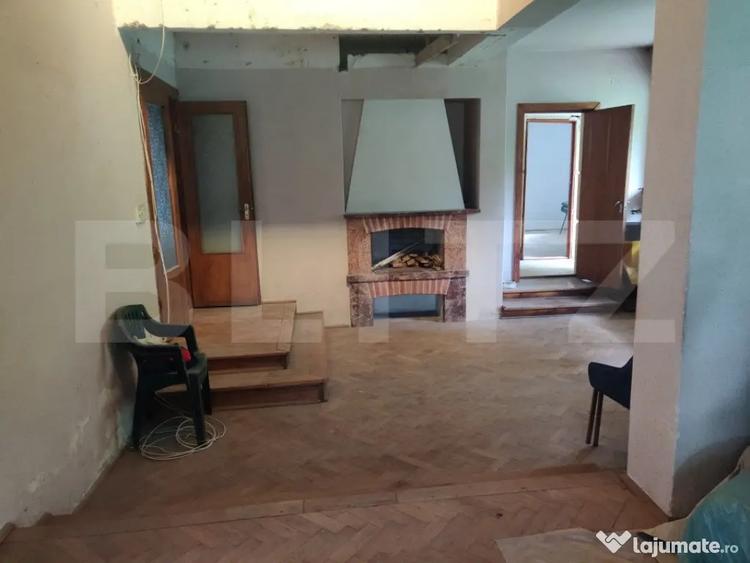 Casă cu 10 camere cu Teren 1056 Mp în Dealul Cetății
