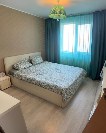 Apartament cu 4 camere semidecomandat în Berceni