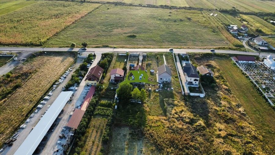 Casă cu Teren 3600 Mp în Slăvitești