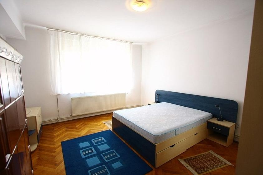 Apartament cu 3 camere decomandat, mobilat în Centrul Istoric